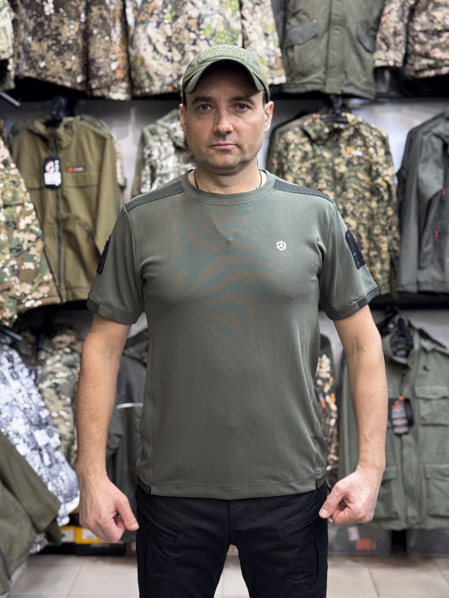 Футболка олива с патчем