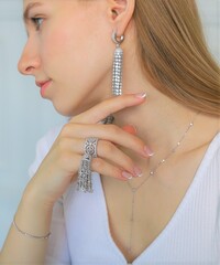 4646-kolco-iz-serebra-s-kistochkoj-iz-cepochek-s-dopolnitelnymi-ehlementami