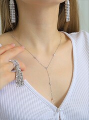 4646 - Кольцо из серебра с кисточкой из цепочек с дополнительными элементами