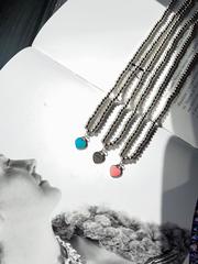 Серебряное колье RETURN to LOVE из шариков с подвеской сердце с мятной эмалью
