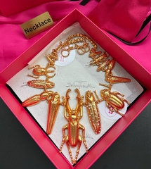 kole-krupnoe-zhuk-skarabej-v-stile-schiaparelli