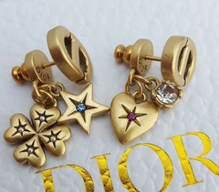 Серьги-пусеты Lucky CHARM style DIOR ассиметричные с подвесками
