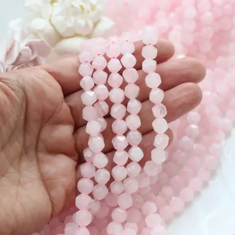 Розовый кварц, граненые бусины, 8 мм, нить, К003
