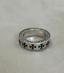 50817-kolco-forever-iz-serebra-925-proby-v-stilistike-chrome-hearts