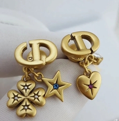 Серьги-пусеты Lucky CHARM style DIOR ассиметричные с подвесками