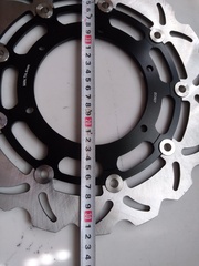 Диск тормозной передний на Yamaha MT01 2005-2006 г.в., черный лепестковый