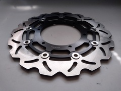 Диск тормозной передний на Yamaha MT01 2005-2006 г.в., черный лепестковый