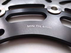 Диск тормозной передний на Yamaha MT01 2005-2006 г.в., черный лепестковый