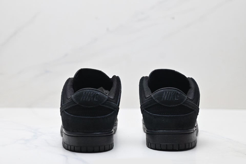 Nike Dunk Low 'Black Cat' 