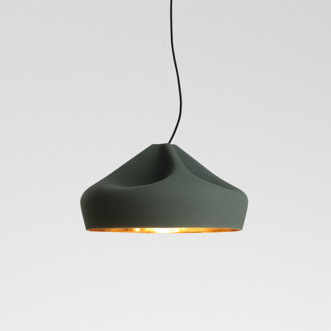 Фото: Подвесной светильник Pleat Box 47 темно-зеленый / золотой - основной вид