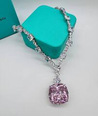 70417 - Роскошное колье TIFFANY из серебра с квадратной подвеской из розового кварца