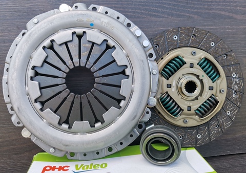 СЦЕПЛЕНИЕ В СБОРЕ CERATO LD -2006 1,6 ALPHA VALEO PHC 215 мм (4130022150+4110028600+4142128002) (зелён уп, Корея)