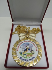 Медаль со стразами 