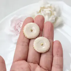 Серьги пусеты с эмалью круглые, кремовый, 25 мм, сталь, позолота, СГ050