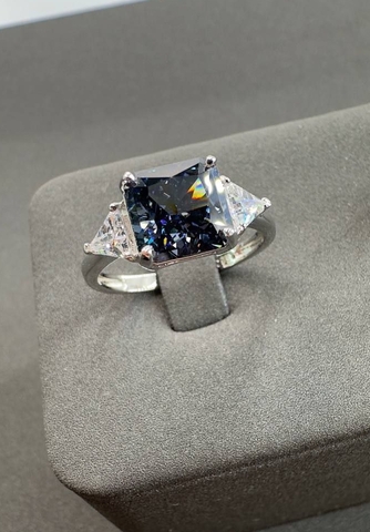 Кольцо из серебра 925 пробы с серо-дымчатым кварцем