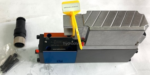 Фото 4WRPEH6C4B04L-2X/G24K0/A1M - Сервораспределитель Ду6 с обратной связью по положению золотника и встроенным усилителем (OBE), номинальный расход 4 л/мин, характеристика L - линейная, схема C4, сигнал управления A1 = ±10 V