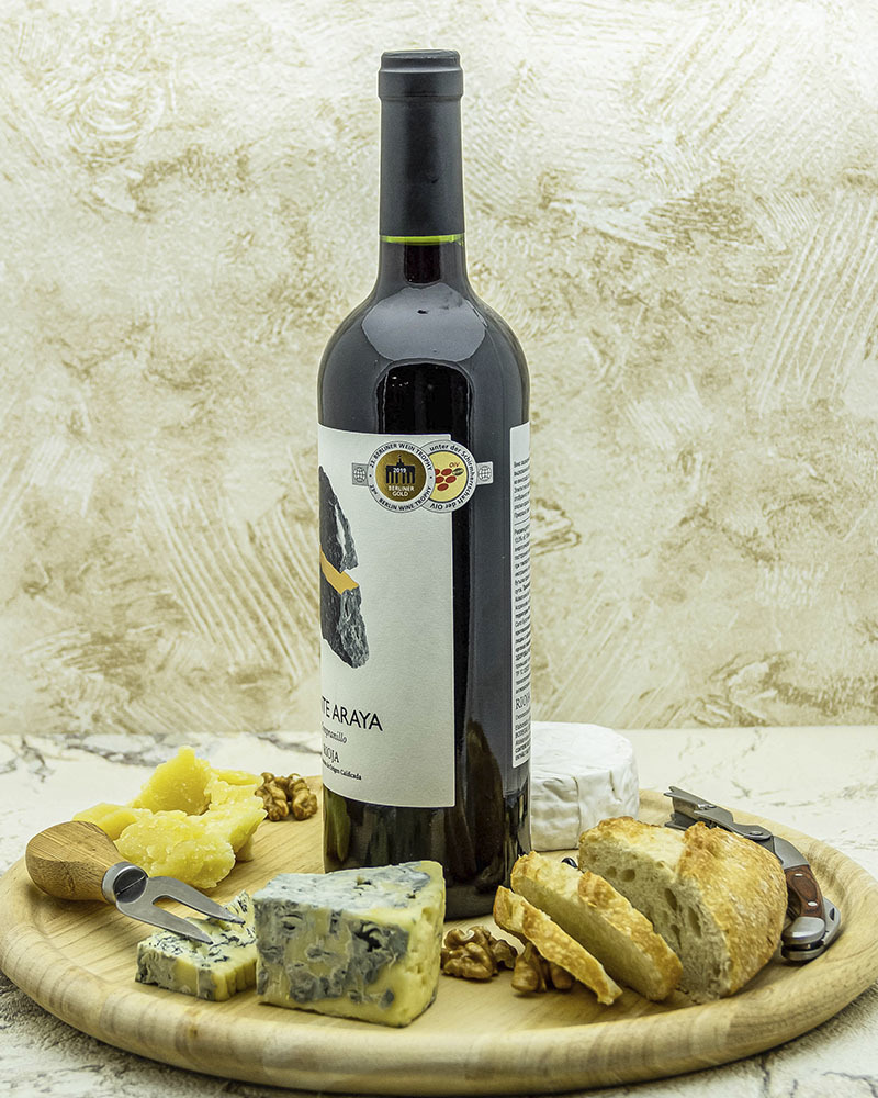 Вино Bodegas Del Medievo Монте Арайя Темпранильо Красное Сухое 2018 г.у. 13% 0,75 л, Испания