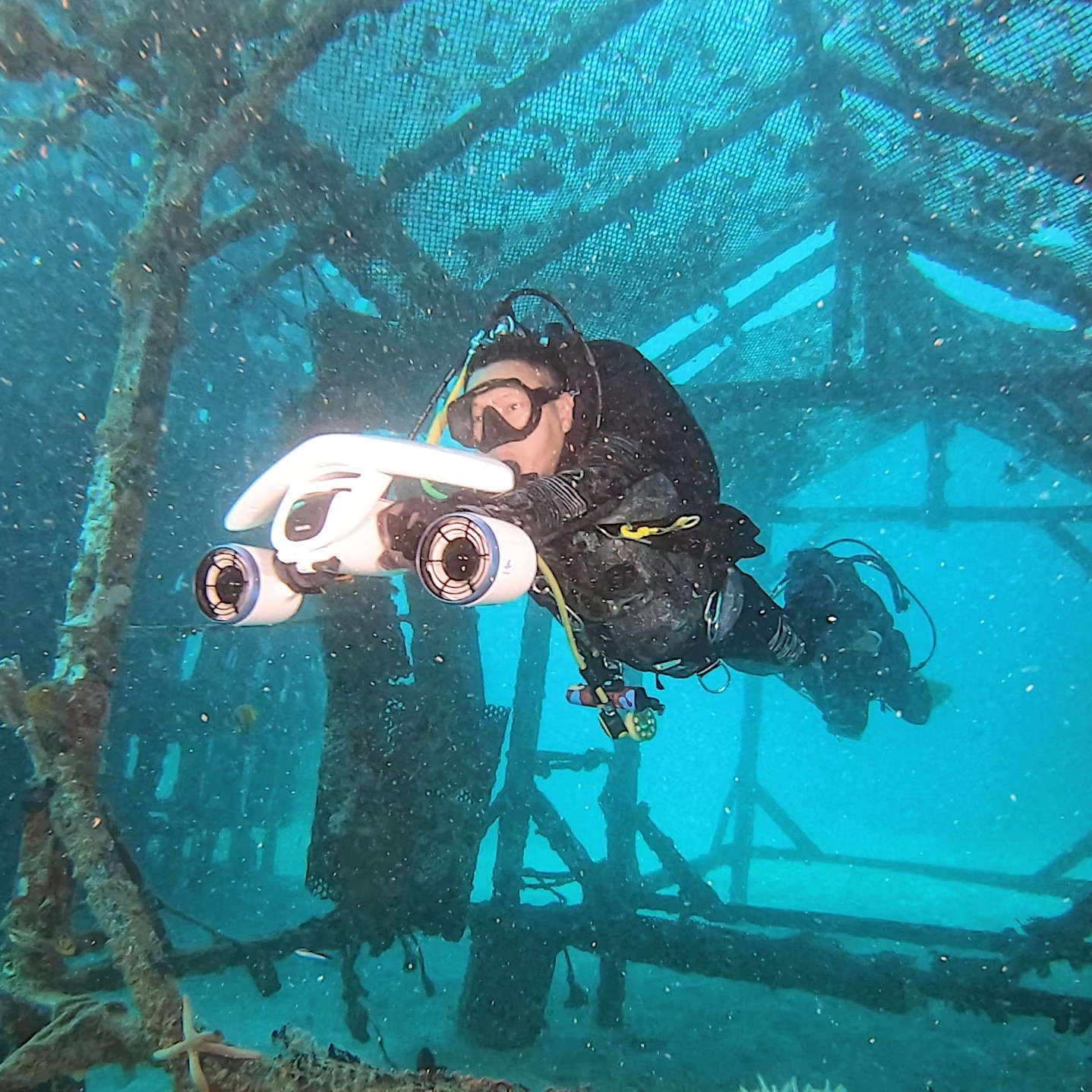 WhiteShark Mix underwater scooter