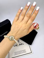 Браслет CHANEL из жемчужин с круглой подвеской