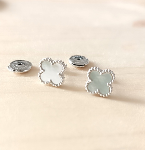 90336 - Серьги-пусеты клевер Trendy mini из серебра с перламутром,lux