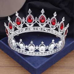 Корона для торта серебро-красный 12х6 см