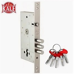 Входная металлическая дверь с шумоизоляцией Лабиринт Скайлаб Веллюто Гриджио 01 Сандал белый, белые стекла