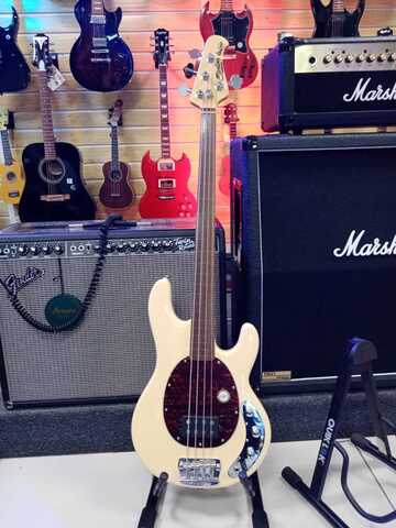 Sterling by MusicMan RAY34cafl/VC