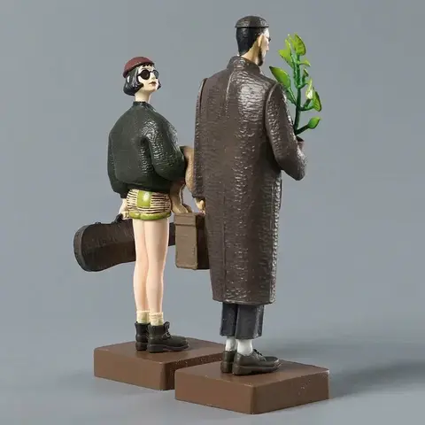 Фигурки Леон и Матильда из фильма Léon: The Professional