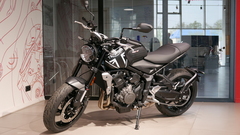 TRIUMPH Trident 660