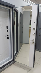 Входная металлическая дверь с зеркалом Brandoors Пиано 075 Зеркало 3D Белый софт (черная фурнитура)