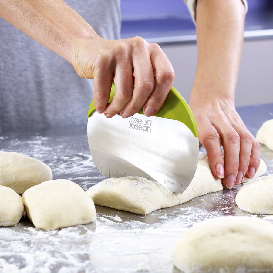 Нож и скребок для теста duo bake (Joseph Joseph)