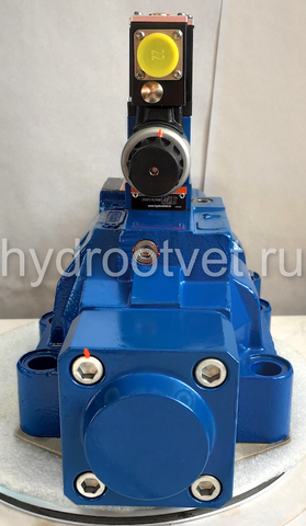 Фото 4WRZE32E360-7X/6EG24K31/A1M - Пропорциональный распределитель  Ду32 со встроенным усилителем (OBE), номинальный расход 360 л/мин, схема E, каналы управления X и Y - внешние, сигнал управления ± 10 В