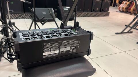 MACKIE DL16S 16-канальный цифровой аудио микшер