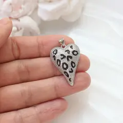 Подвеска Сердце с фактурной эмалью, 30*22 мм, родий, П019