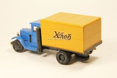 UralZIS-352 van Bread LOMO-AVM 1:43