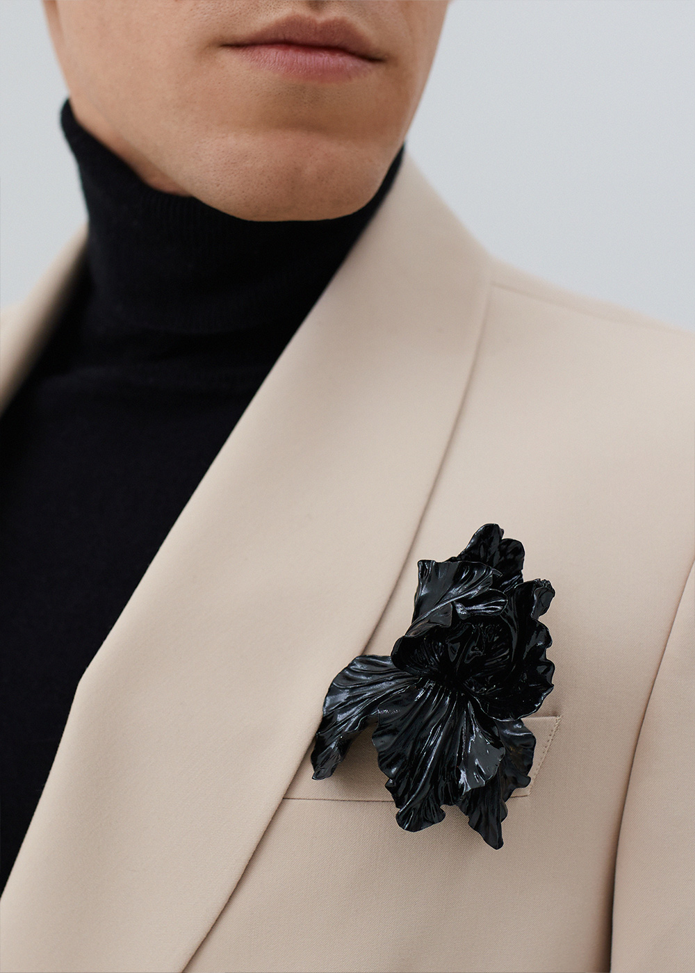Брошь Big Brooch Ирис, черный