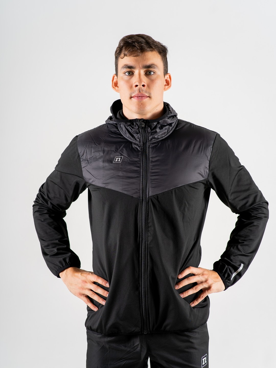 Гибридная ветровка Noname с капюшоном Hybrid Run Jersey 23 UX черная