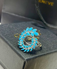 komplekt-ukrashenij-kole-sergi-kolco-v-stile-chopard-s-vstavkami-pod-biryuzu