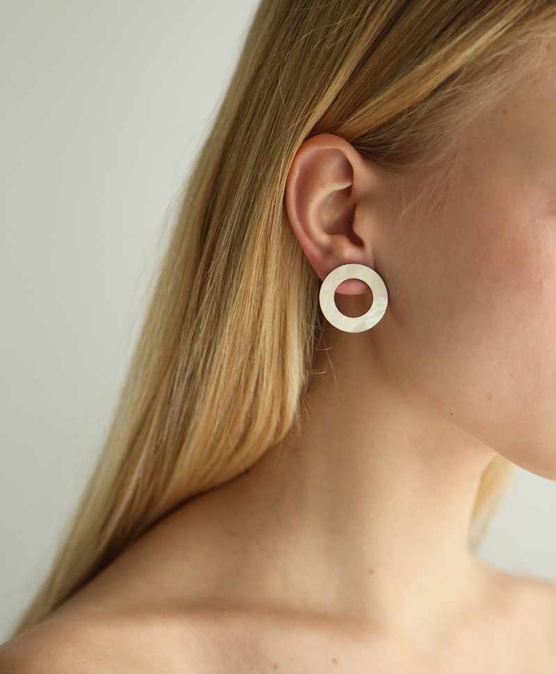 Серьги Disc II Studs Mother of Pearl