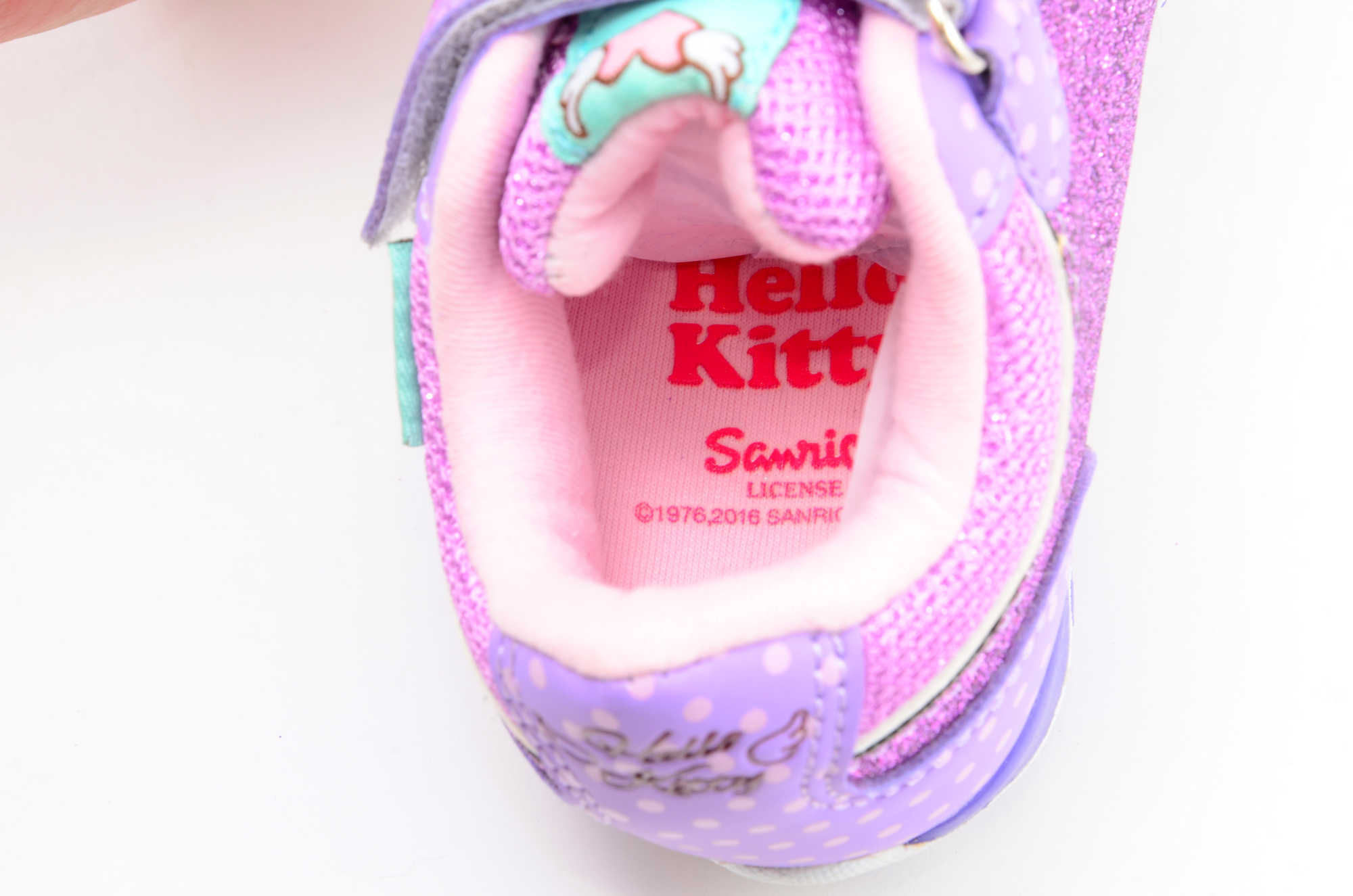 Светящиеся кроссовки для девочек Хелло Китти (Hello Kitty) на липучках, цвет сиреневый, мигает картинка сбоку