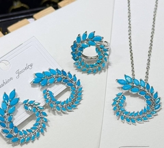 komplekt-ukrashenij-kole-sergi-kolco-v-stile-chopard-s-vstavkami-pod-biryuzu