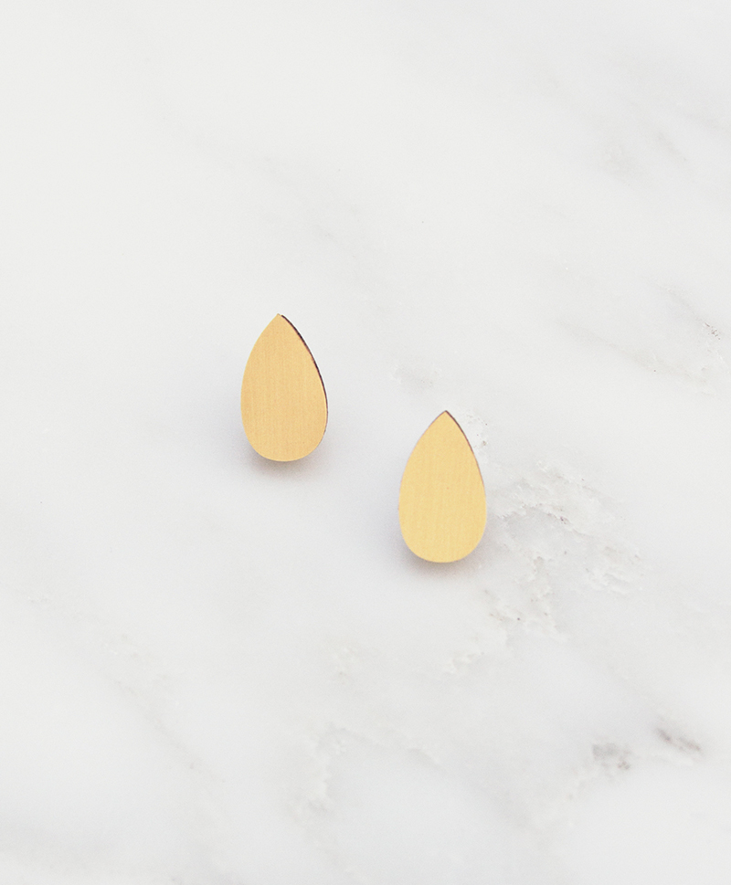 Серьги Raindrop Studs Brushed Brass