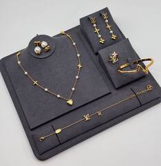 Браслет Z жесткий LV из латуни в позолоте lux