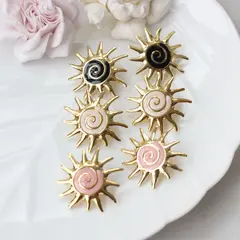Серьги пусеты Солнце с эмалью, кремовый, 36 мм, сталь, позолота, СГ040