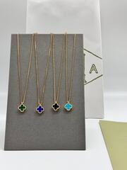 70638- Колье Trendy mini с подвеской клевер с синей вставкой  из серебра в лимонной позолоте