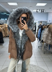 Пуховик в цвете «орех» с цельным мехом из чернобурки