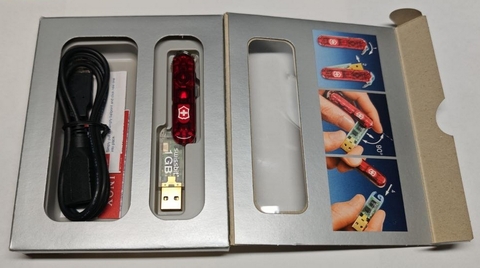 Брелок Victorinox Victorinox Swissmemory 1GB, 58 mm Red (4.6076.TG1)