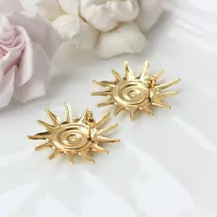 Серьги пусеты Солнце с эмалью, кремовый, 36 мм, сталь, позолота, СГ040
