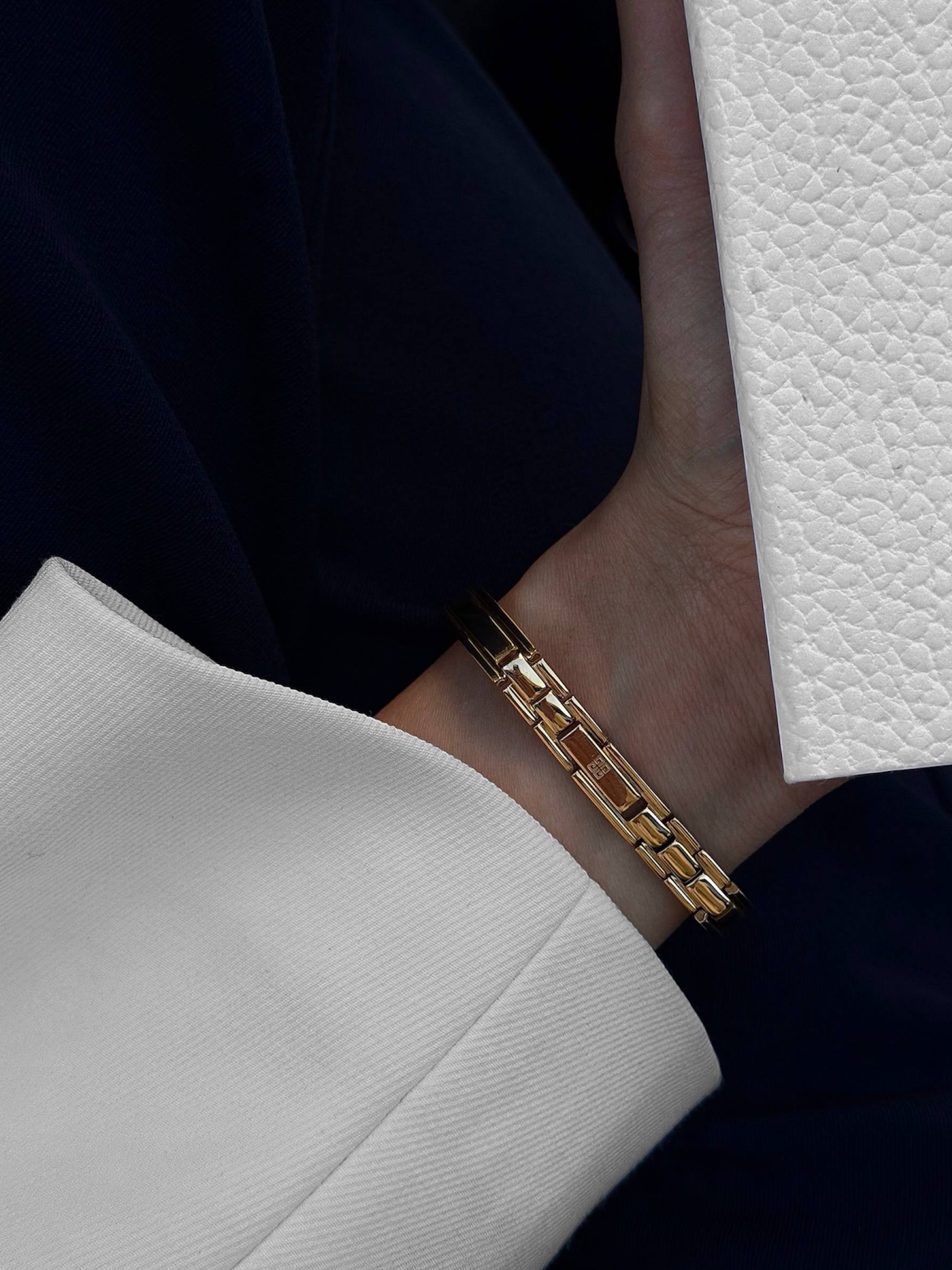 Винтажные часики Givenchy🪨 — фото 4
