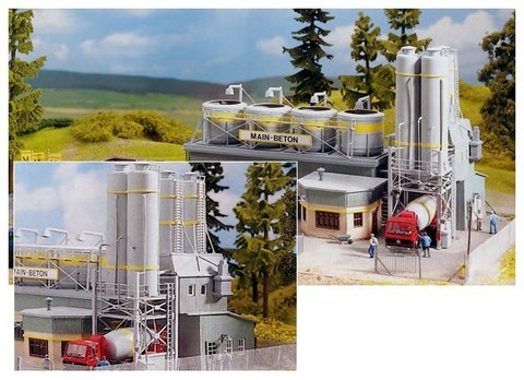 Бункер с сухим цементом на фабрике по производству бетона MAIN-BETON